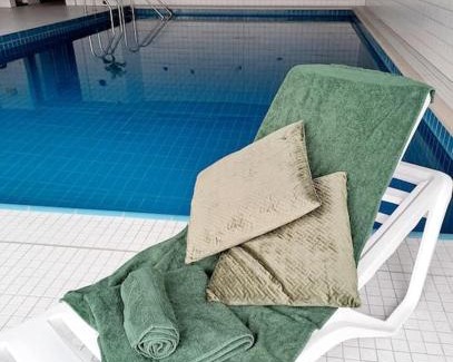 Unterkirnach Apartamento | Schwarzwald-Traum mit Pool und Sauna