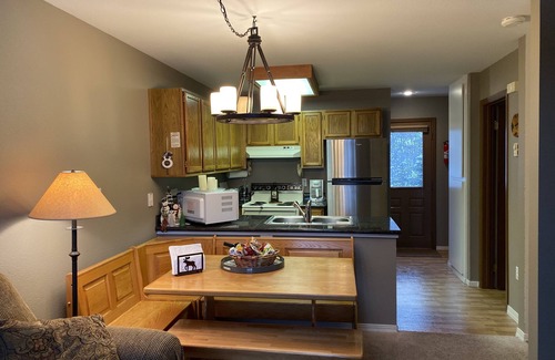 Sandpoint Condominio | Schweitzer Mountain True Ski en Ski Out Condo