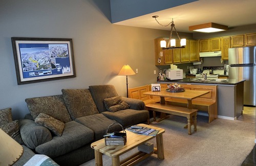 Sandpoint Condominio | Schweitzer Mountain True Ski en Ski Out Condo