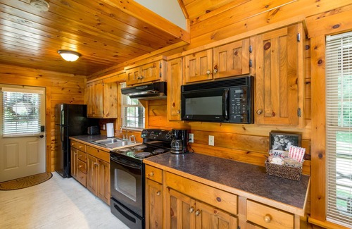 Millersburg Cabina | Scotch Pine . Trailside Lodging