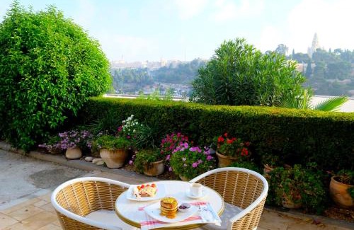 Mishkenot Sha'ananim Hotel | Scots House Hotel