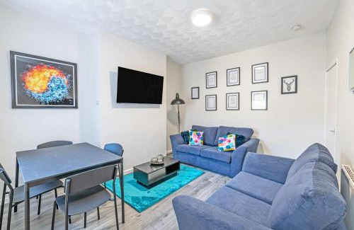 Bootle Casa | Scott House - Air Host & Stay - Parking - Contractor friendly