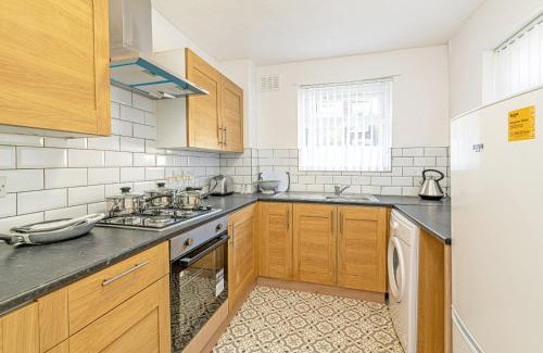 Bootle Casa | Scott House - Air Host & Stay - Parking - Contractor friendly