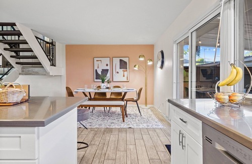 Entertainment District Casa | Scott Pad - Remodeled space, centrally located, large pool!