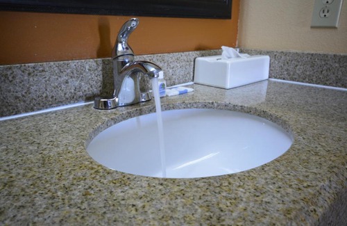 Alvin Hotel | Scottish Inn and Suites Alvin