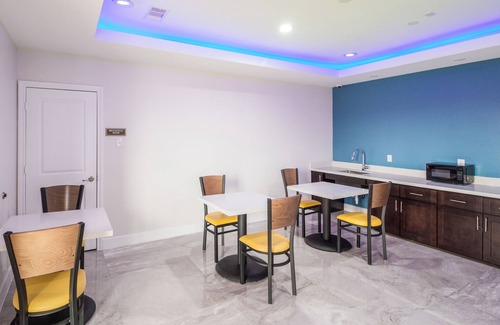 Houston Hotel | Scottish Inn & Suites Houston Willowbrook