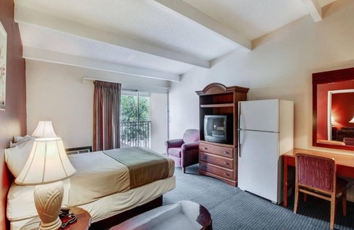 Cedar Knolls Hotel | Scottish Inn