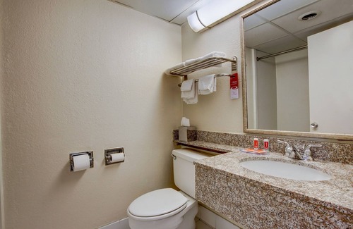 Cedar Knolls Hotel | Scottish Inn