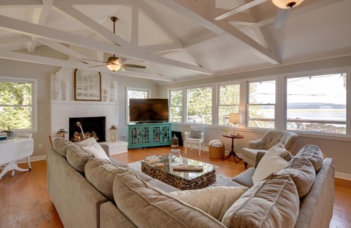 Groveoak Casa | Scottsboro Vacation Rental on Guntersville Lake!