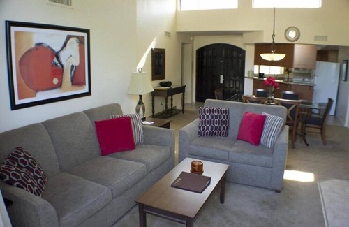 Arcadia Condominio | Scottsdale 2BR Captivating Condo with Outdoor Pool