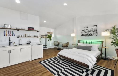 Chandler Casa | Scottsdale - 445 N Arizona Ave - 10 Units (9-18) - Combo