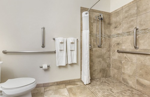 Scottsdale Links Complejo | Scottsdale Links Resort - 3 BEDROOM 1 KING 2 QUEEN SUITE WITH ROLL-IN SHOWER