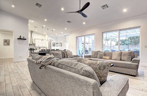 Paradise Valley Village Casa | ScottsdaleStays-9BR/6BA 2022 Luxury Estate – Pool, Spa, Sport Courts, Sleeps 20+