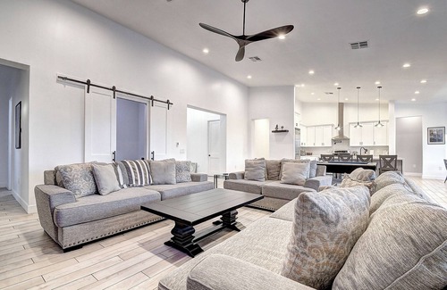 Paradise Valley Village Casa | ScottsdaleStays-9BR/6BA 2022 Luxury Estate – Pool, Spa, Sport Courts, Sleeps 20+