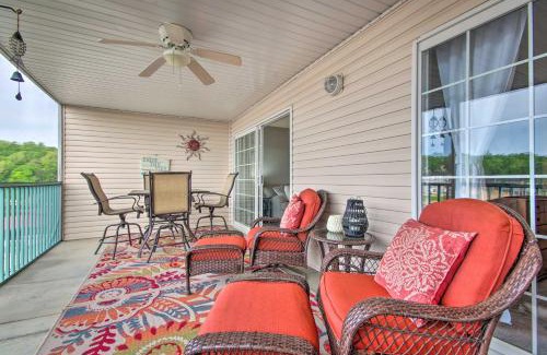 Lake Ozark Apartamento | Screened Balcony with Views Sleek Lake Ozark Gem!