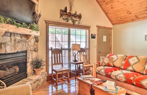 Branson West Casa | Screened Deck Cozy Branson West Cabin!