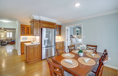 Lake Catherine Villa | Screened-In Porch w/ Views: Hot Springs Getaway!