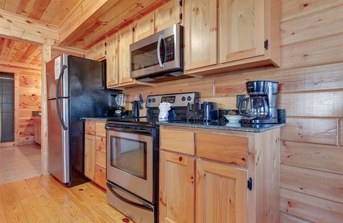 White Oak Lodge Cabina | Hideaway de Marlene, 3 habitaciones, piscina, jacuzzi, chimenea, Wi-Fi, para 6 personas