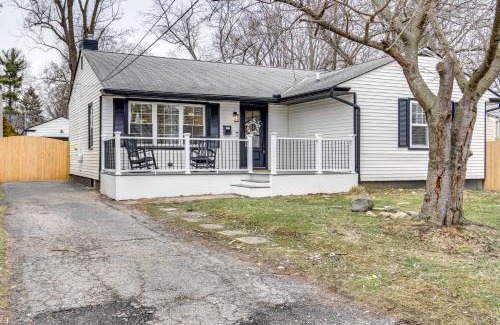 Westerville Casa | Screened Patio and Fire Pit Modern Westerville Home