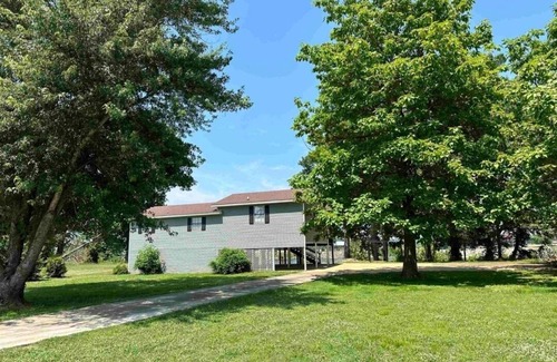 Counce Casa | Screened Patio on Pickwick River- Boat & RV Parking, Fishing Pier- Dogs allowed