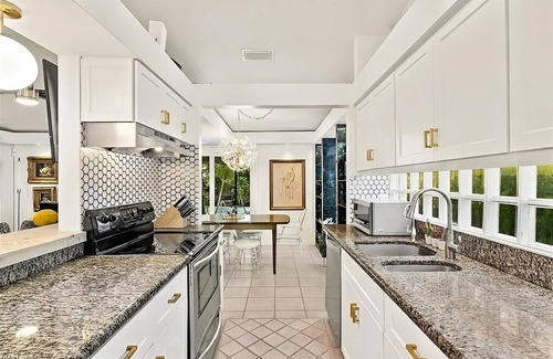 Naples Park Casa | Screened Pool Paradise – Just Minutes from Beach