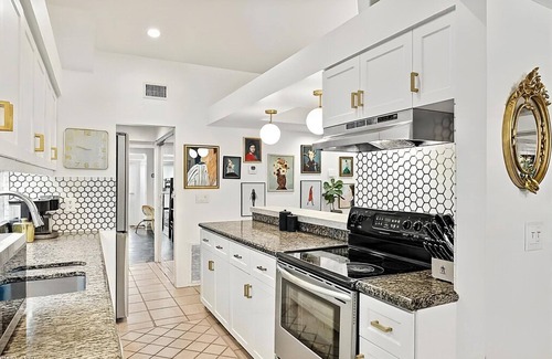 Naples Park Casa | Screened Pool Paradise – Just Minutes from Beach