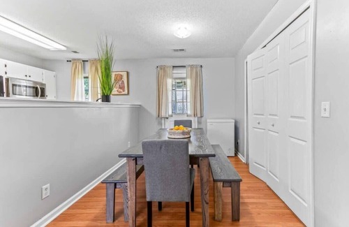 Pooler Casa | Screened Porch, Firepit, Patio! Peaceful in Pooler