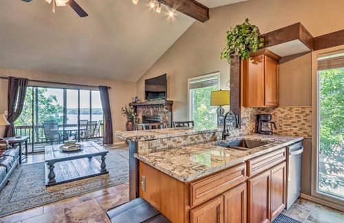Osage Beach Casa | Screened Porch, Resort Perks Osage Beach Cabin!