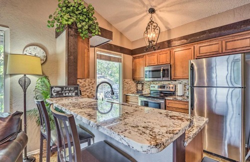 Osage Beach Casa | Screened Porch, Resort Perks Osage Beach Cabin!