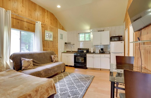 Mongaup Valley Cabina | Screened Porch & Pool: Cabin Near Bethel Woods!
