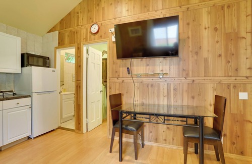 Mongaup Valley Cabina | Screened Porch & Pool: Cabin Near Bethel Woods!