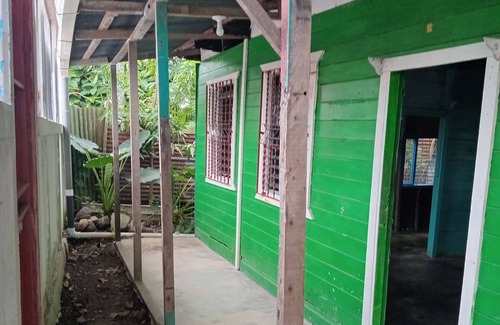Limón Casa | Se alquila casa humilde en Limón.