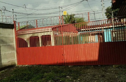 Limón Casa | Se alquila casa humilde en Limón.
