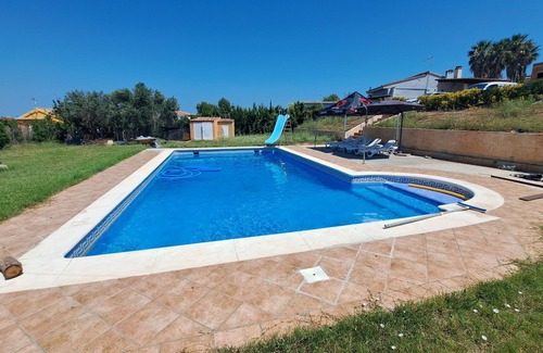 Montroi Apartamento | Se alquila estudio independiente en hermoso chalet.