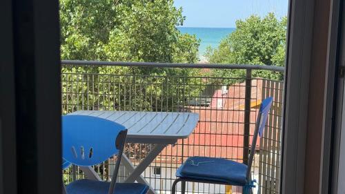 Senigallia Apartamento | SE182 - Senigallia, trilocale fronte mare con balcone e posto auto