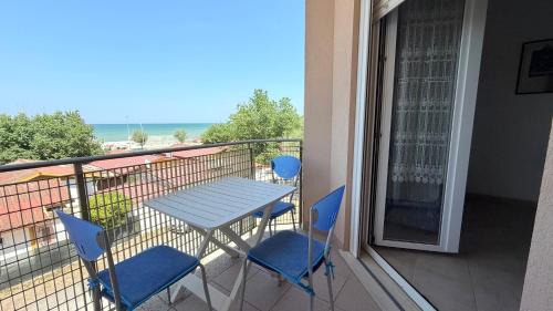Senigallia Apartamento | SE182 - Senigallia, trilocale fronte mare con balcone e posto auto