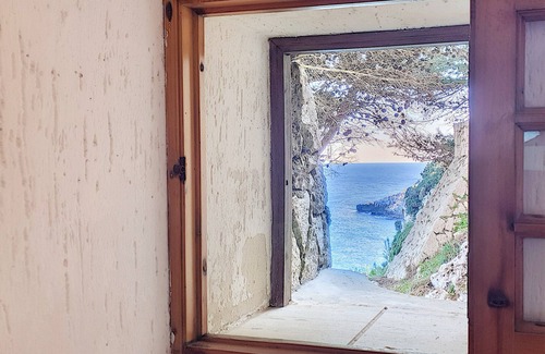 Castro Marina Villa | Unique villa with access to the sea and beautiful views (house A)