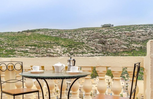 Xlendi Casa | Sea and Cliff Views in a Modern Apt w Terrace