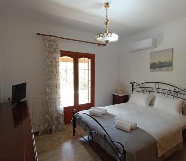Termenades Casa | Sea and Field Retreat