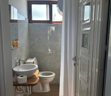 Qazim Pali Apartamento | SEA bed and restaurant 1