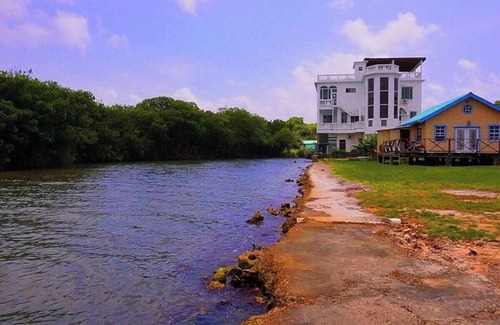 Ciudad de Belice Apartamento | Sea Belize Relaxing Studio w Sea View Pool & Overwater Deck Near Airport, 1st FL