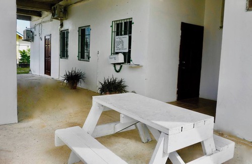Ciudad de Belice Apartamento | Sea Belize Relaxing Studio w Sea View Pool & Overwater Deck Near Airport, 1st FL