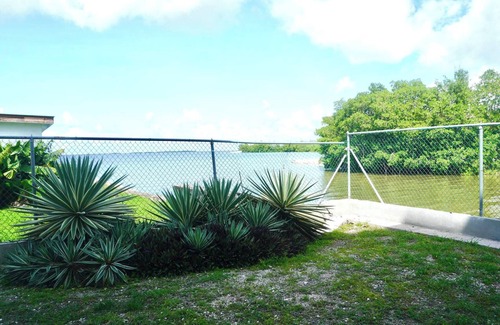 Ciudad de Belice Apartamento | Sea Belize Relaxing Studio w Sea View Pool & Overwater Deck Near Airport, 1st FL