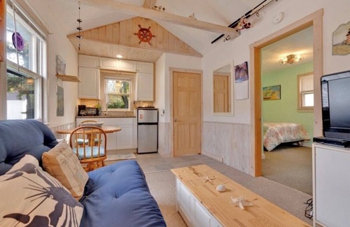 Pine Point Cabaña | Sea Bisquit Cottage by the Ocean