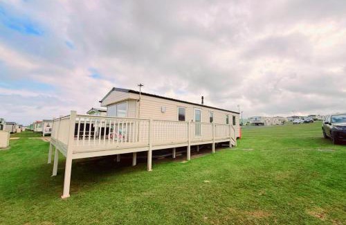 Crimdon Otro | Sea Bliss Beachfront Caravan, 2 Bed King Ensuite, Sleeps 6, Wrap Decking, Crimdon Dene