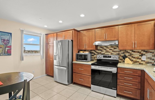 Madeira Beach Condominio | 🌊 Sea Breeze #506 Direct Gulf Front with Prime Madeira Beach Location