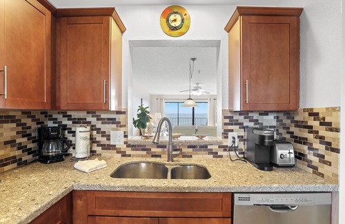 Madeira Beach Condominio | 🌊 Sea Breeze #506 Direct Gulf Front with Prime Madeira Beach Location