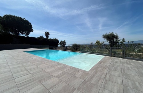 Saint Antoine Apartamento | Sea breeze: a 3 bedroom 2 bathroom apartment with a shared pool in Nice
