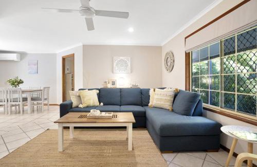 Mudjimba Casa | Sea Breeze Cottage at Mudjimba - Pet friendly