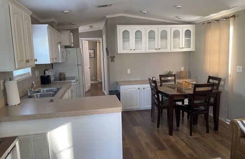Bayshore Gardens Cabaña | Sea Breeze Cottage